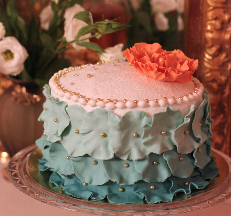 Декор и выравнивание торта в бирюзовом цвете