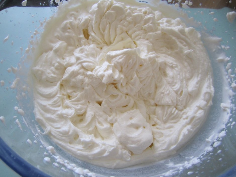 Бисквитный торт с кремом из маскарпоне и сливок рецепт