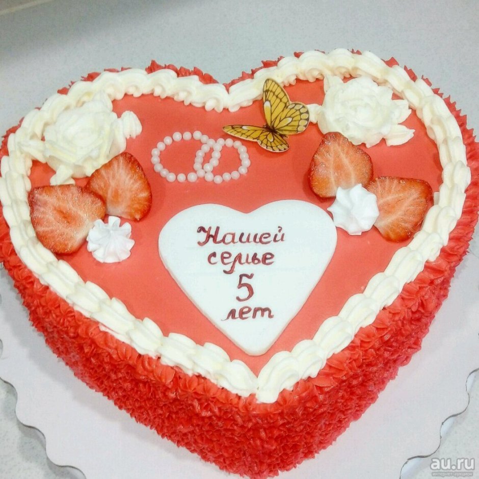 Торт в виде сердца на годовщину