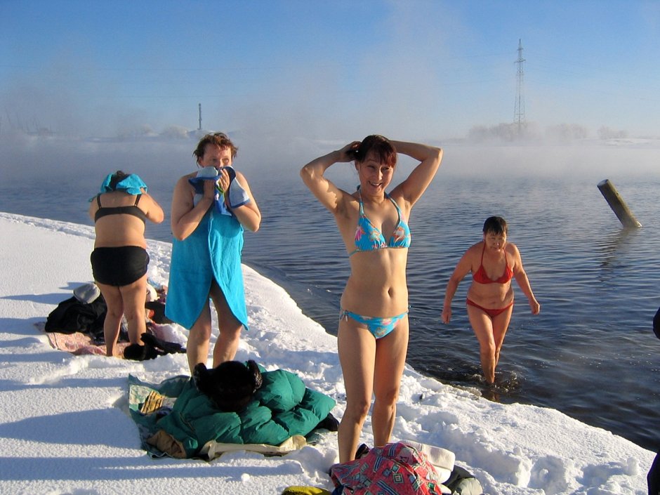 Чукотские девушки в купальнике