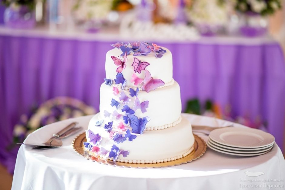 Свадебный торт в цвете Лаванда