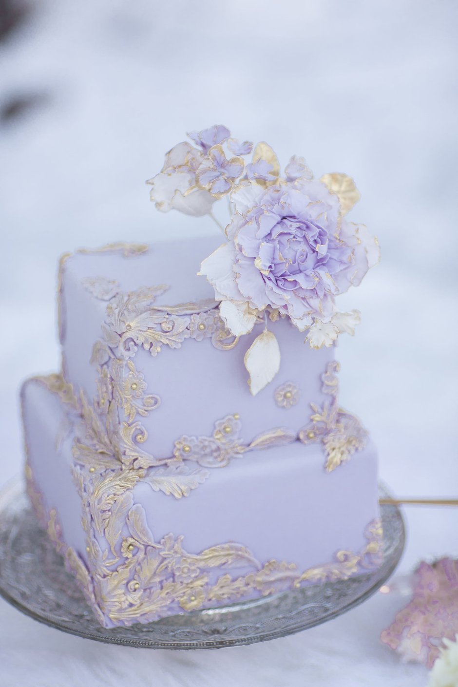 Свадебный торт двухъярусный лавандовый
