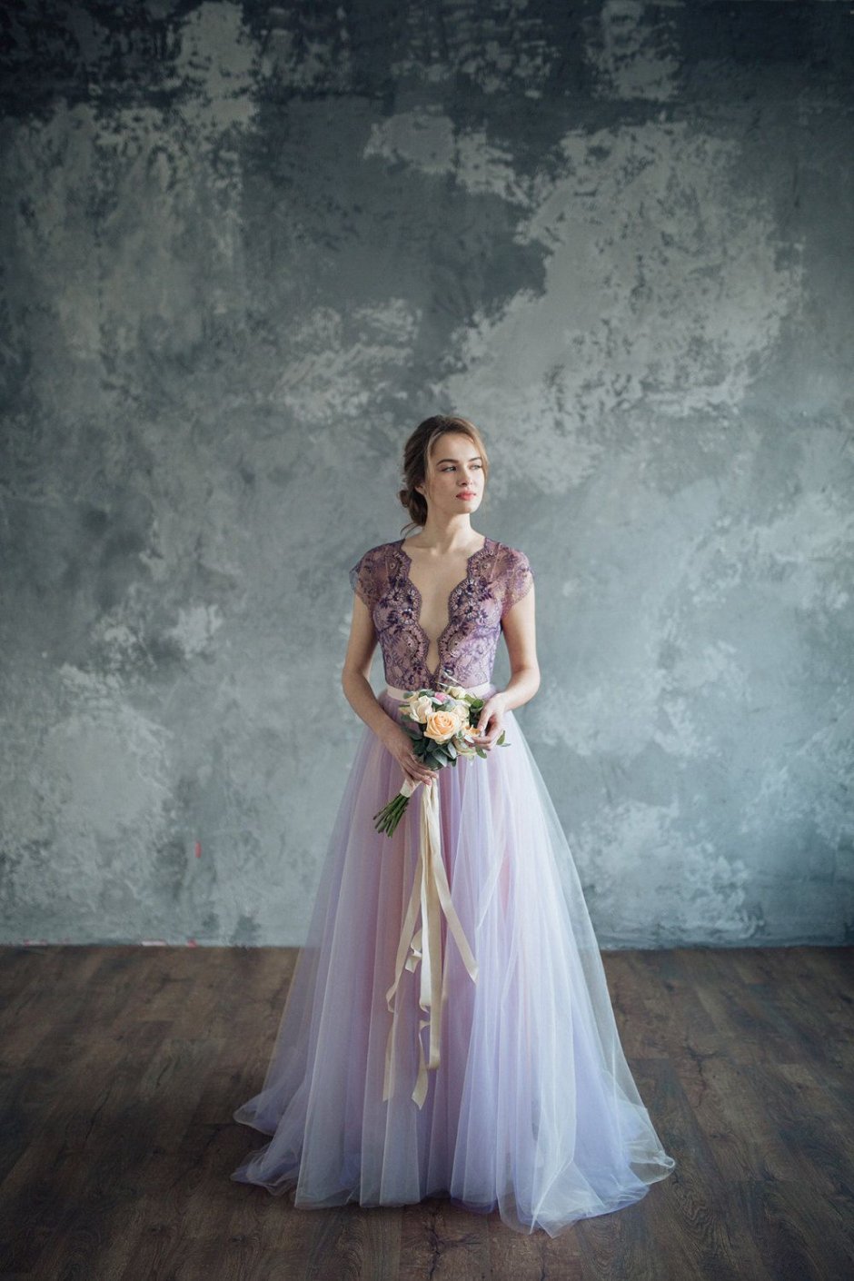 Свадебное платье с фиолетовым оттенком