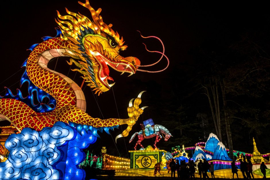 Праздник фонарей в Китае дракон