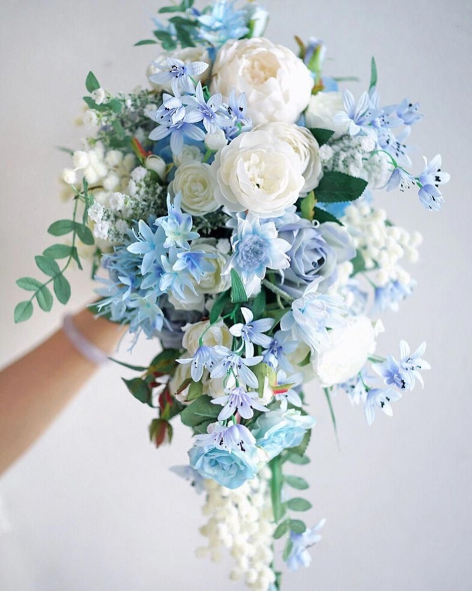 Букет невесты латирус голубой