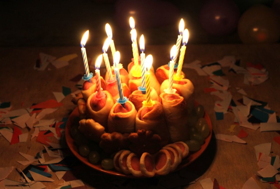 Торт из шаурмы со свечами