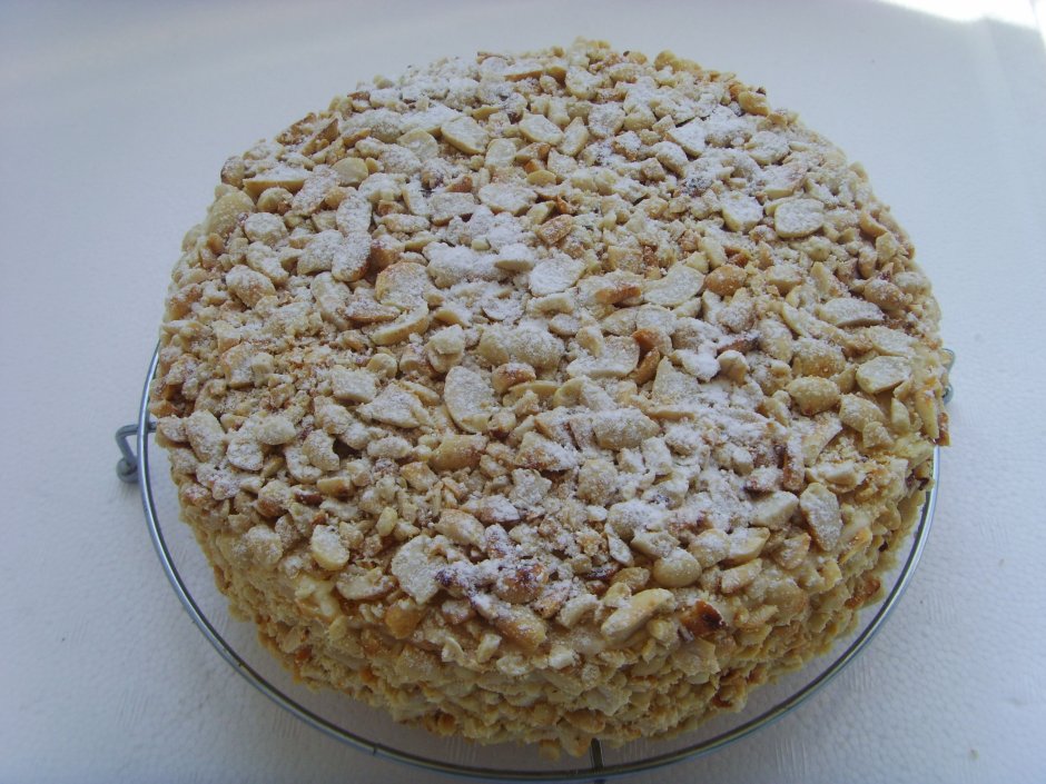 Украшение торта грецкими орехами