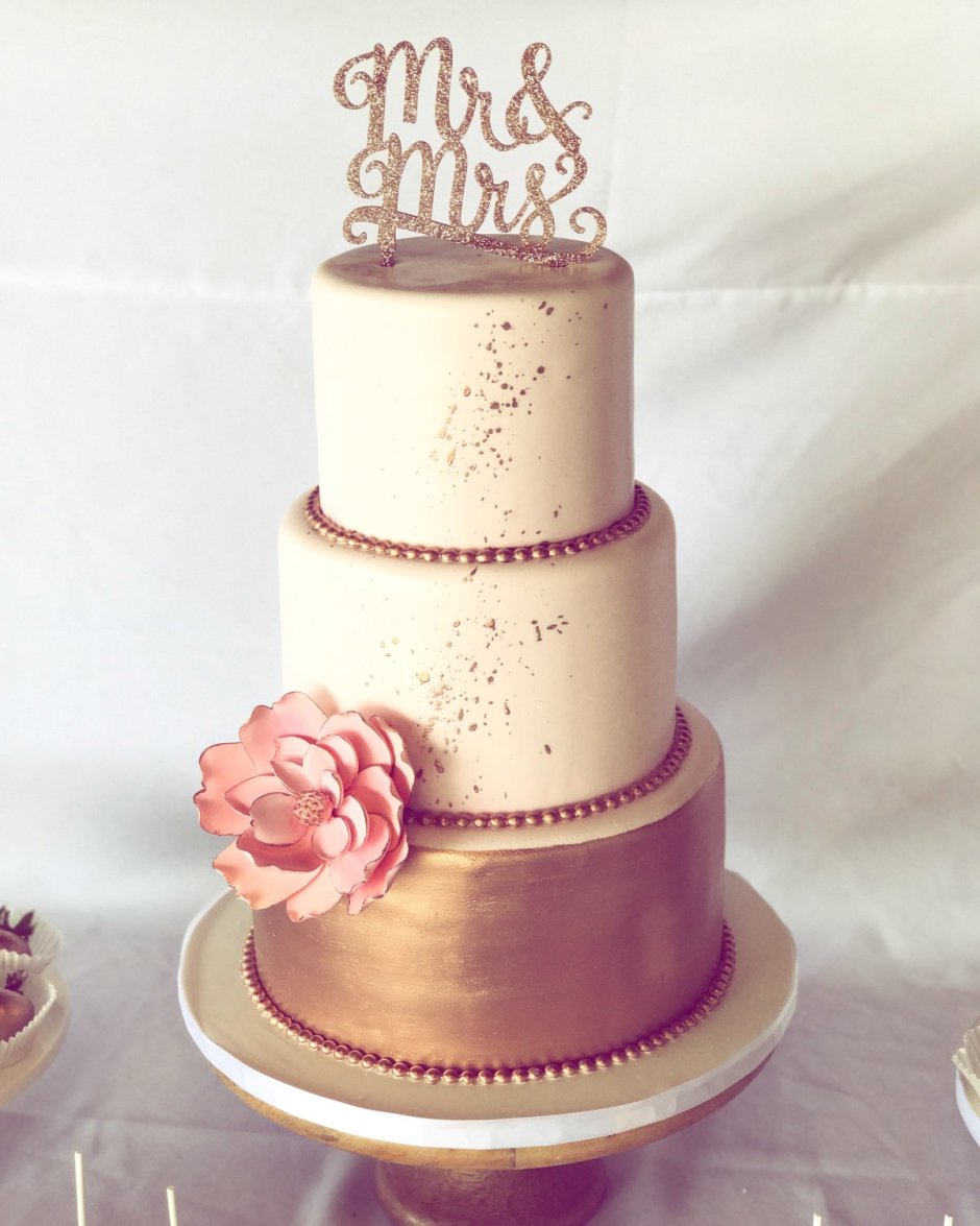 Свадебный торт розовое золото