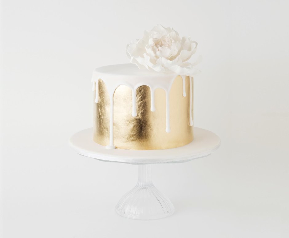 Торт белый с золотом одноярусный