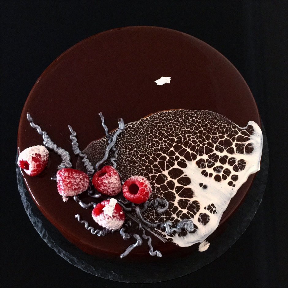 Декор торта с шоколадным мишкой