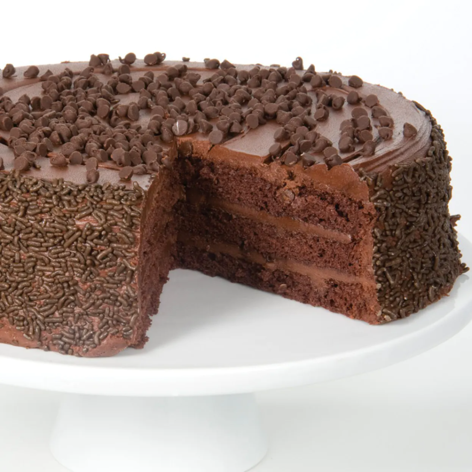 Украшение торта шоколадной крошкой