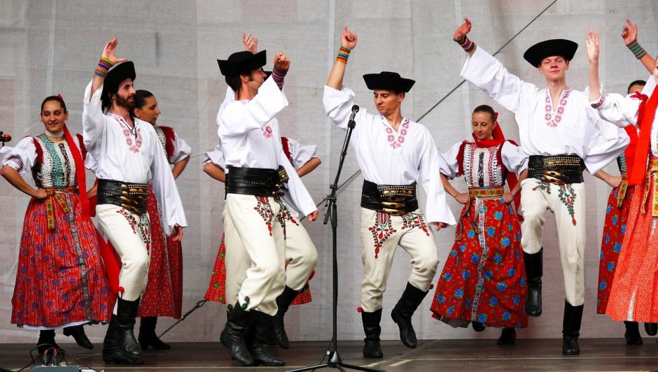 Словаки народ национальный костюм
