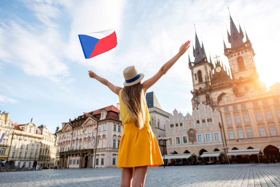 Девушка с флагом Чехии