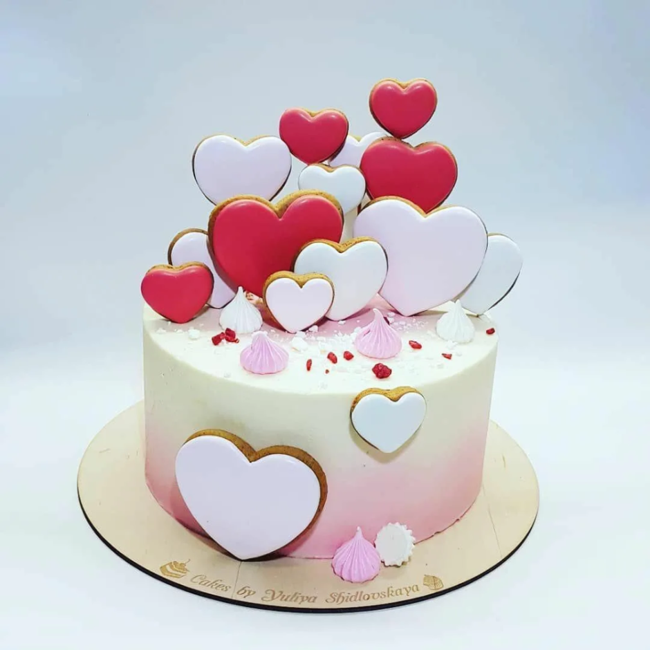 Торт с пряничными сердечками
