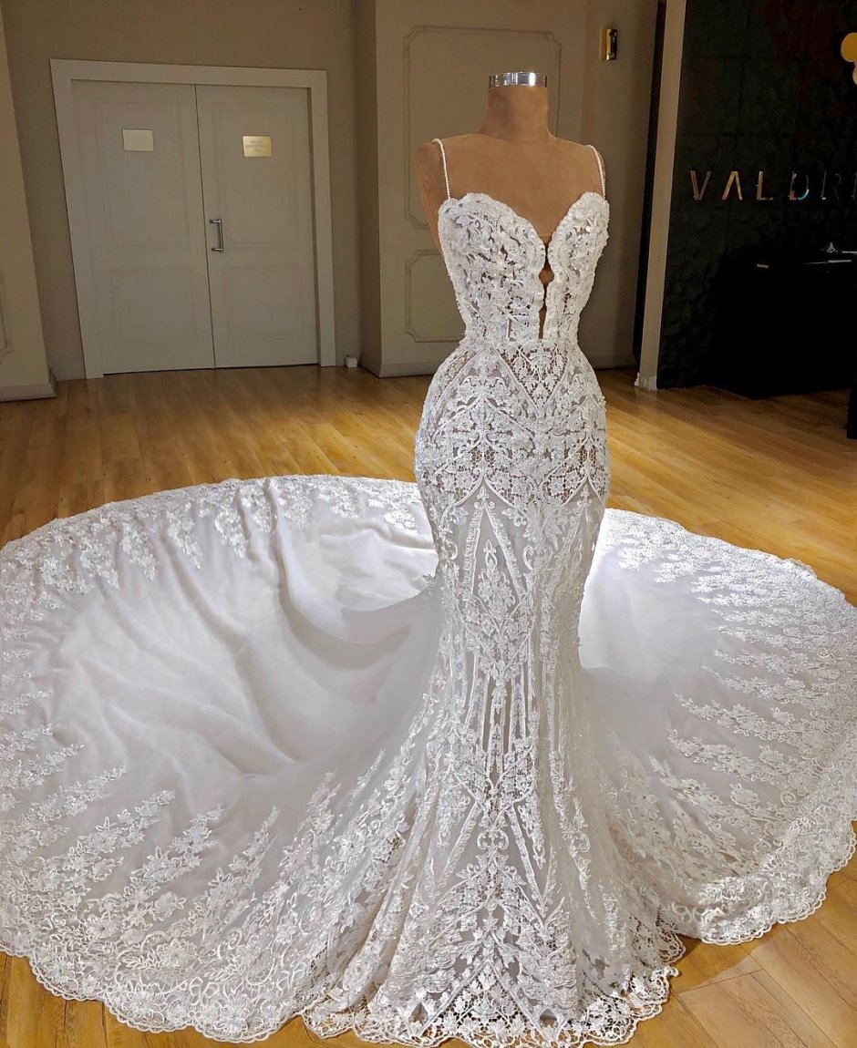 Свадебное платья с зади
