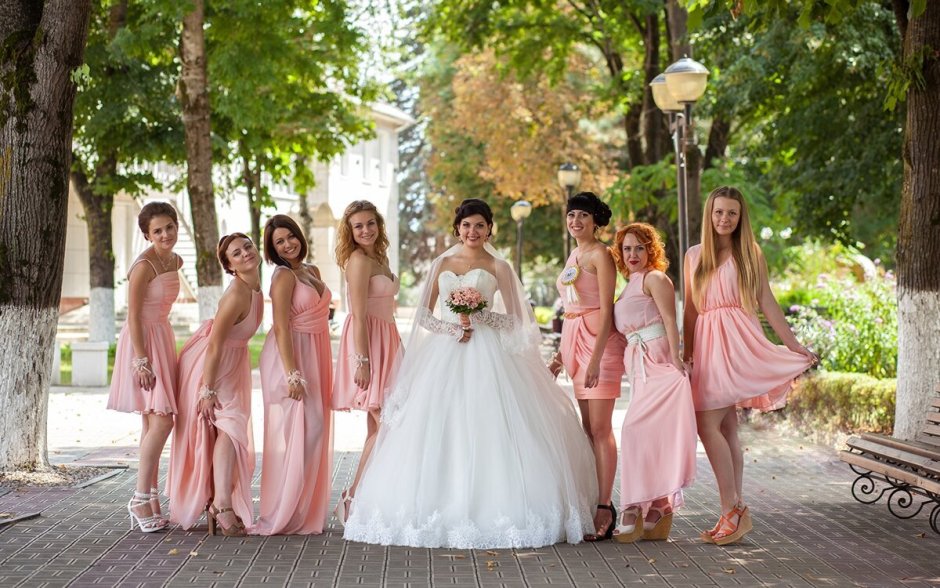 Платья на свадьбу для девушек