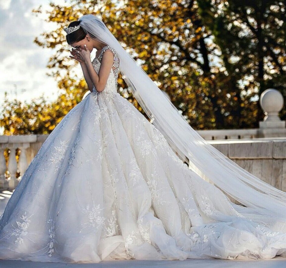 Невеста в пышном платье