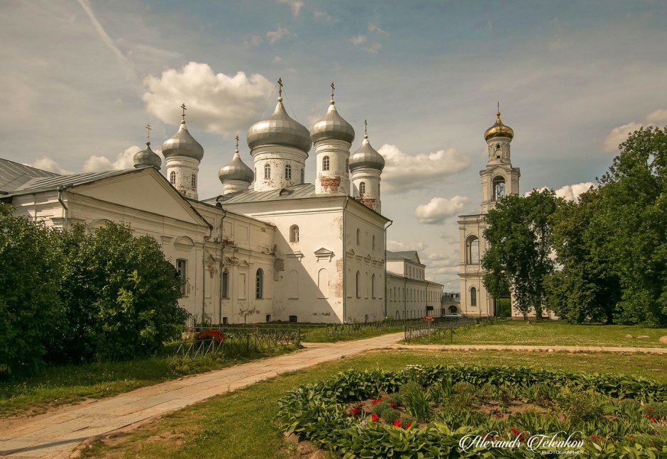 Новгород храм Рождества Христова на Красном поле