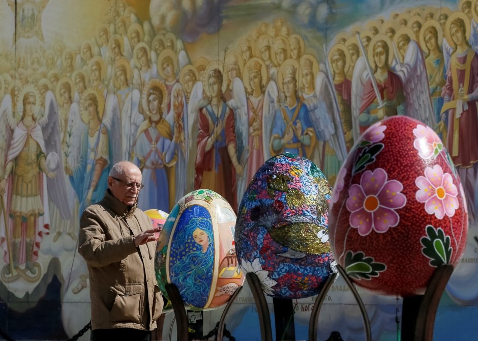 Метро на пасху 2024. Пасха в Норвегии. С Пасхой на украинском. Писанки на Пасху. Пасха в Украине.