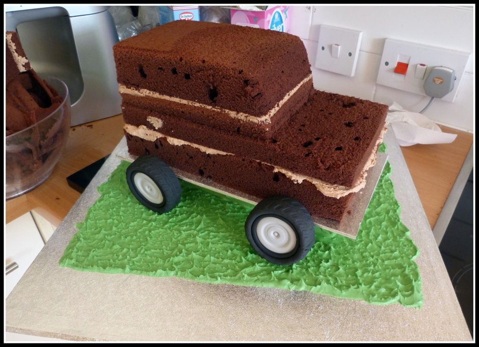 Торт в форме машинки