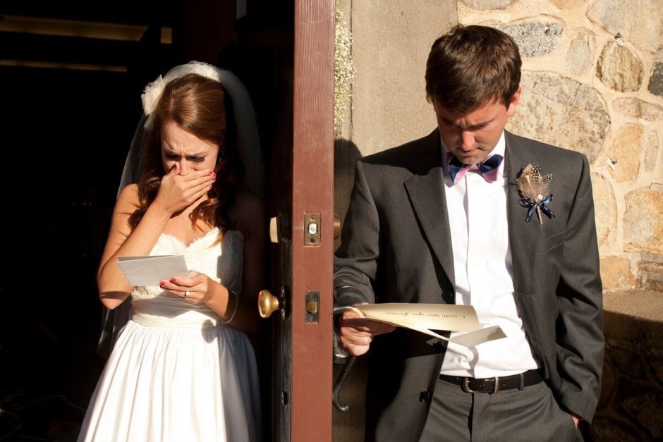 Жених м невеста читают клятву