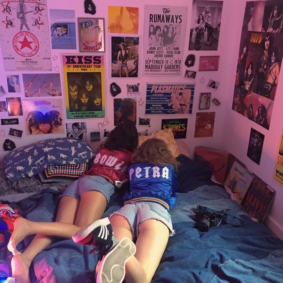 Американские комнаты подростков девочек с постерами