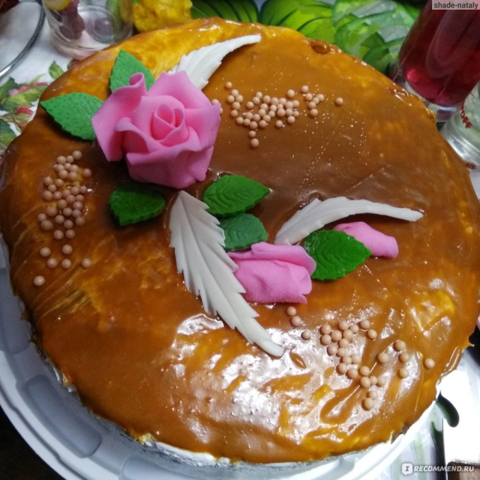 Двухъярусный торт с карамелью