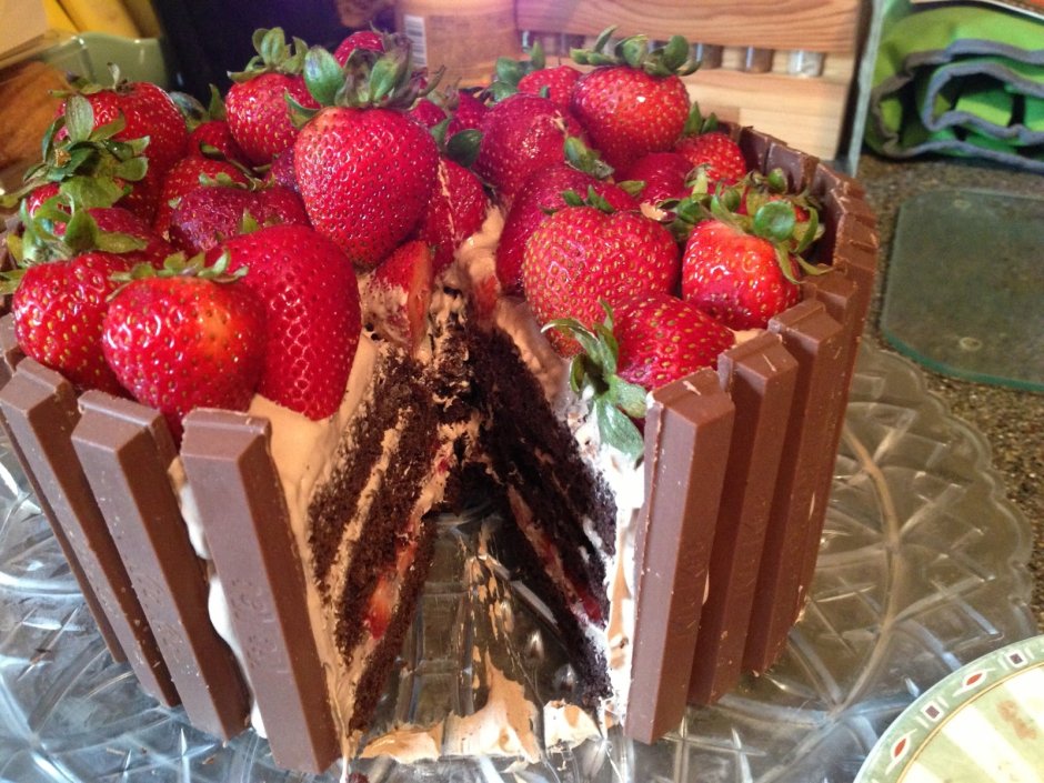 Торт клубника с шоколадом прямоугольный