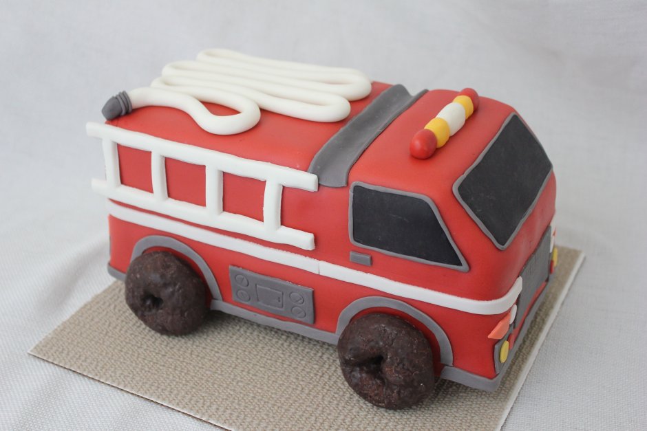Тортик с машинкой пожарной