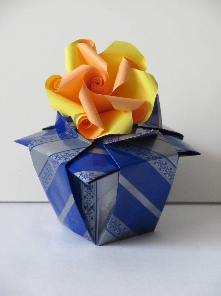 Композиция из тюльпанов оригами
