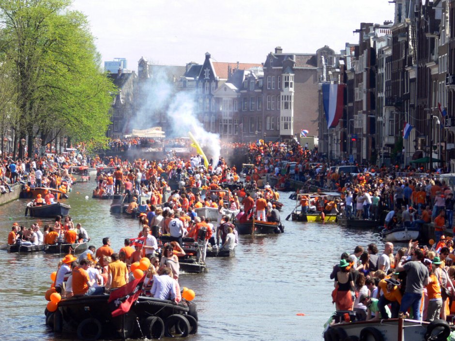 День королевы Нидерландов (Koninginnedag).