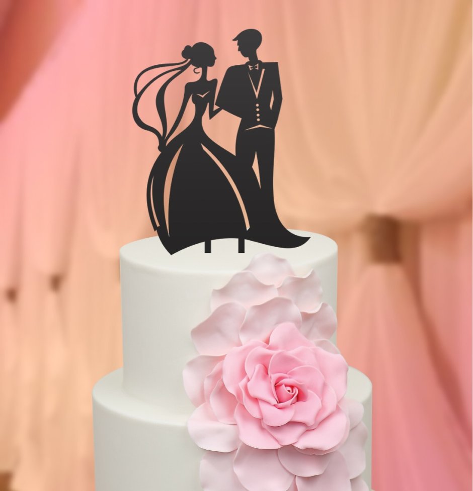 Свадебный торт с топпером и цветами