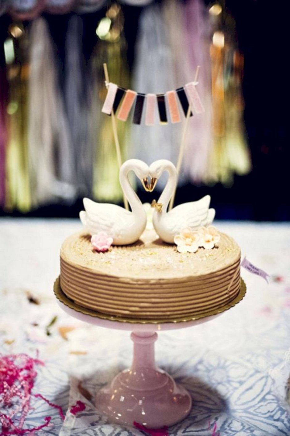 Свадебный торт с топпером