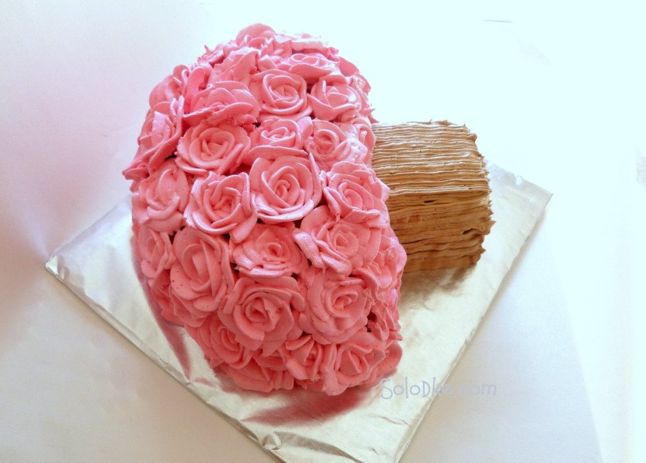 Шикарный букет цветов и торт