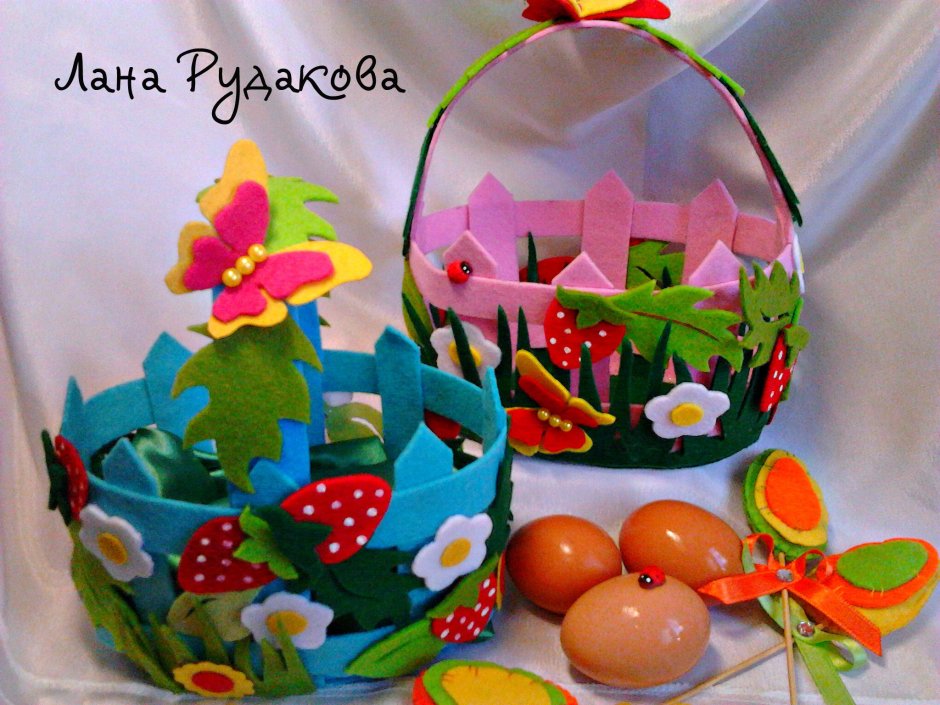Пенопластовые яйца украшенные пайетками