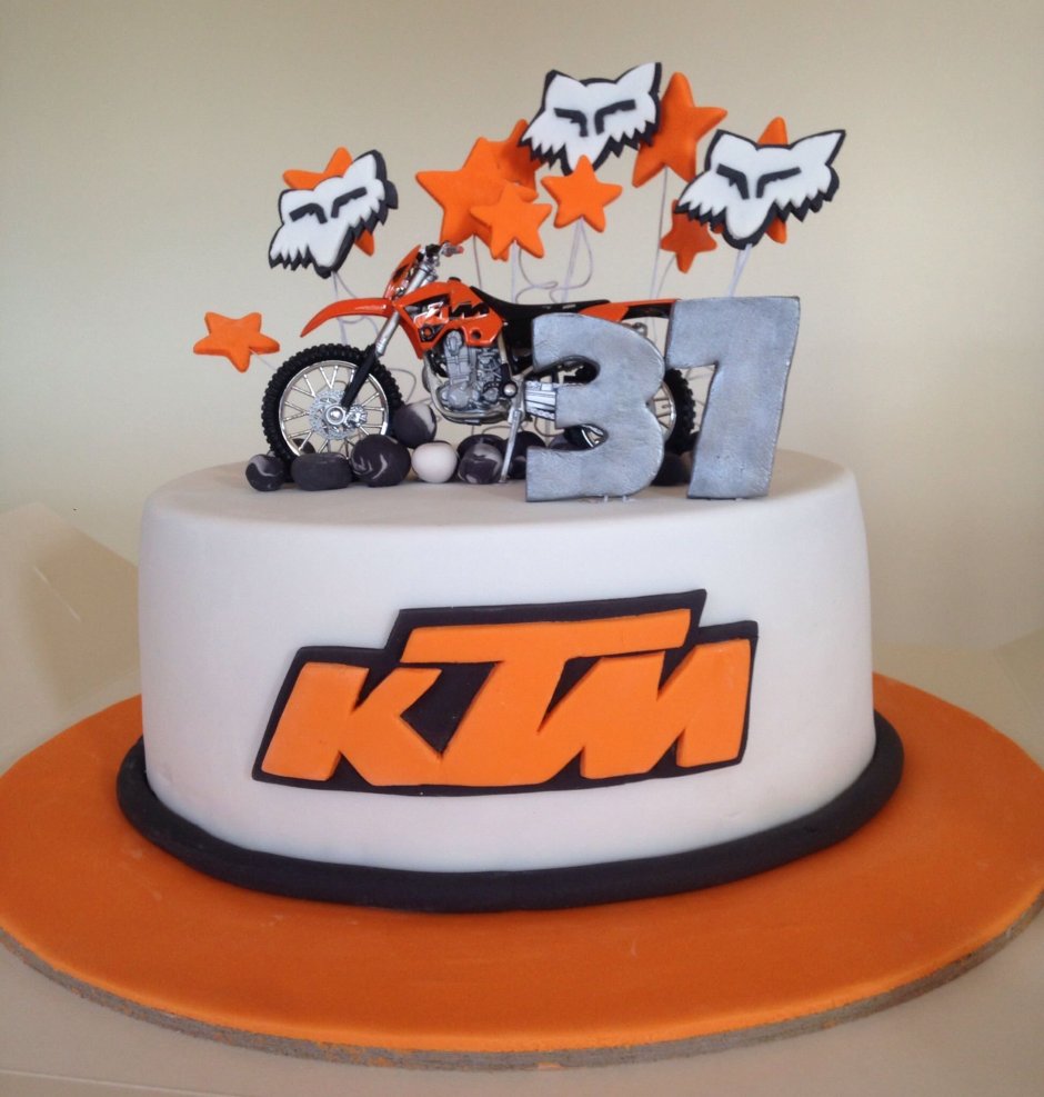 Торт в виде мотоцикла