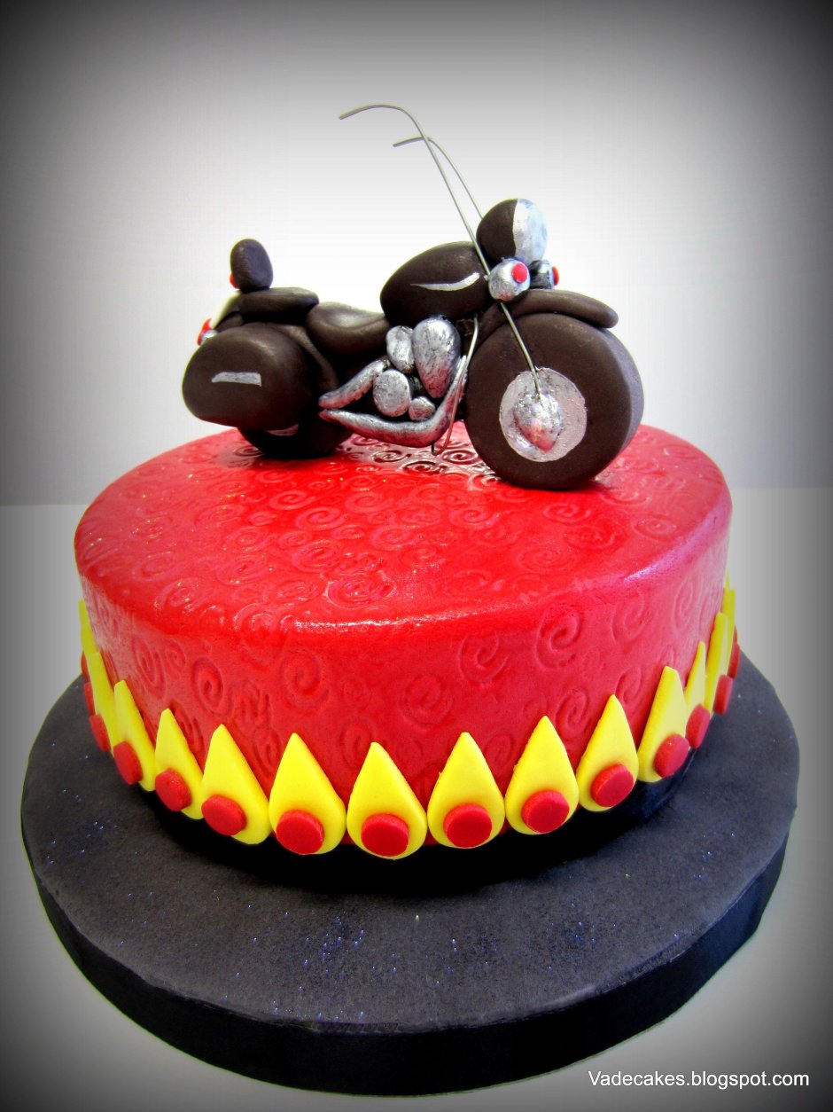 Торт с мотоциклами для детей