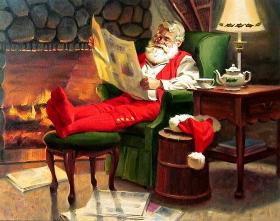 Дед Мороз в кресле у камина