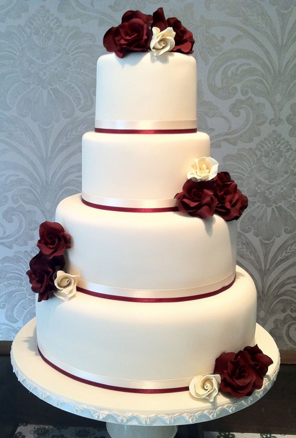 Бордовый торт на свадьбу