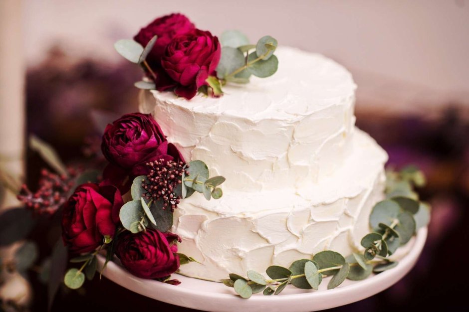 Торт квадратный на свадьбу бордовый