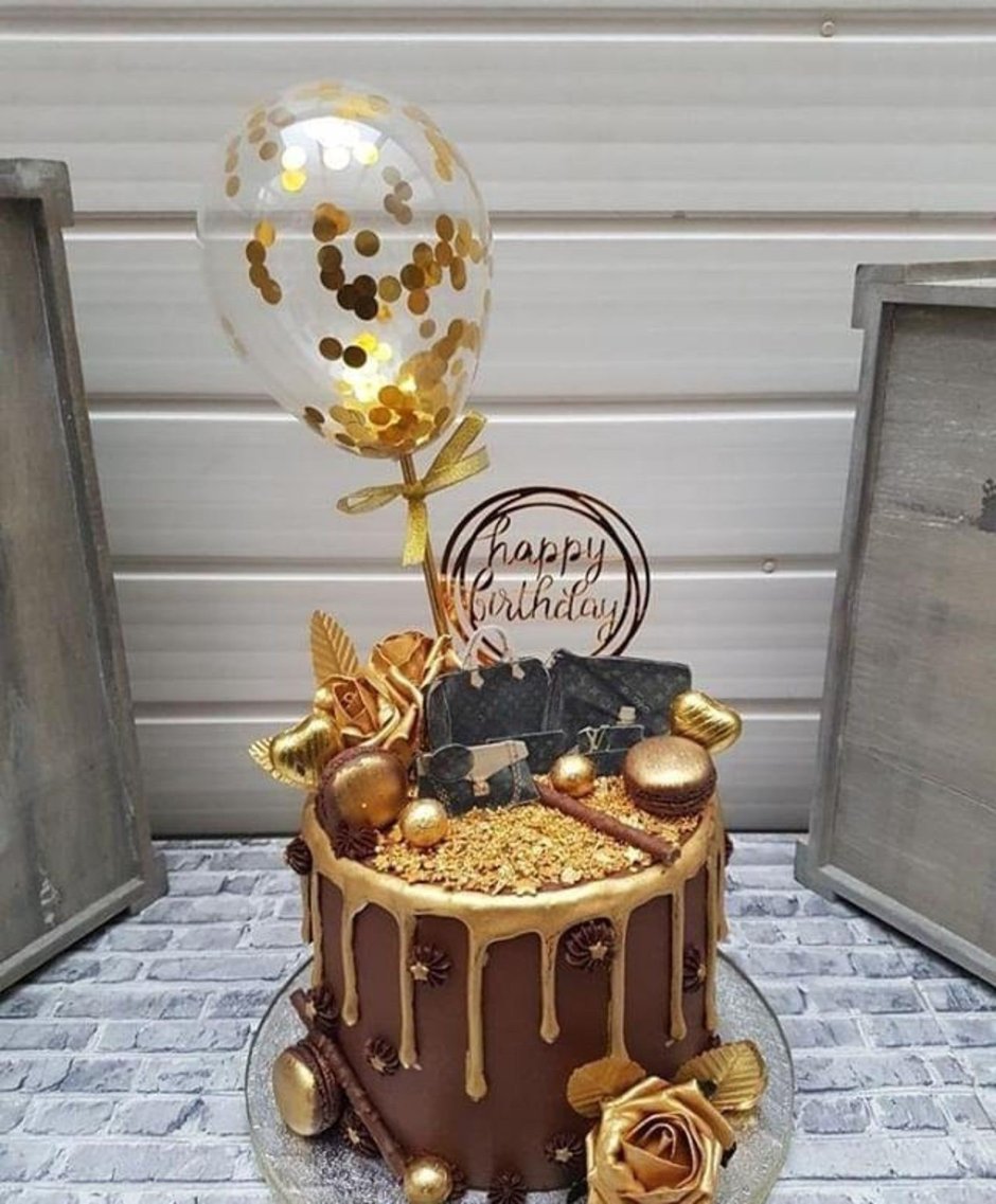 Декор торта с золотыми шарами