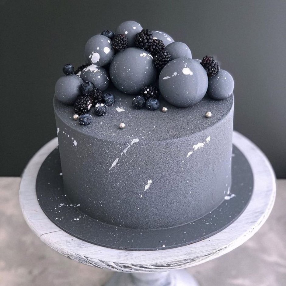 Торт серого цвета