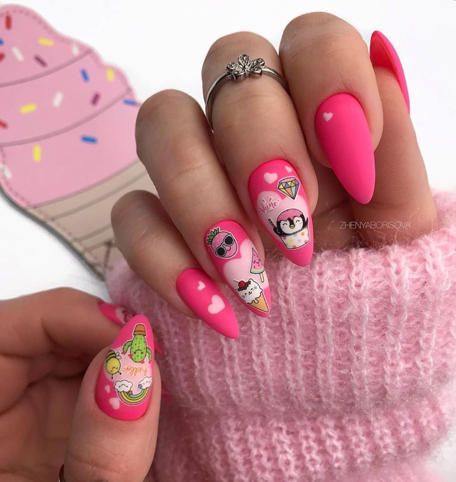 Розовые ногти с рисунком