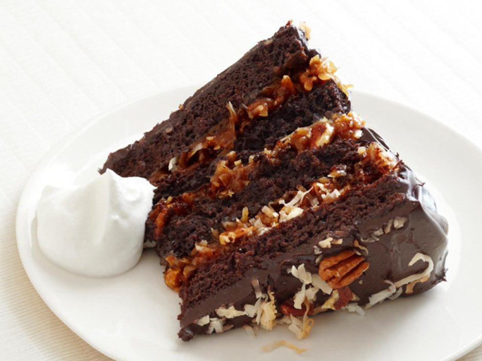 Шоколадный торт с орехами пекан