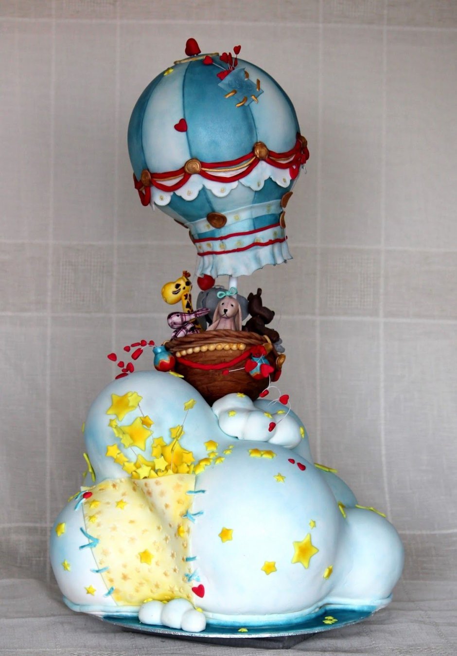 Двухярусный детский торт с шарами