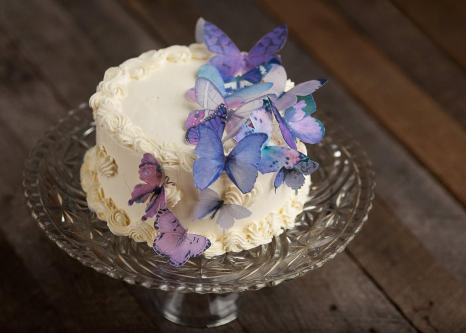 Сиреневые бабочки для торта