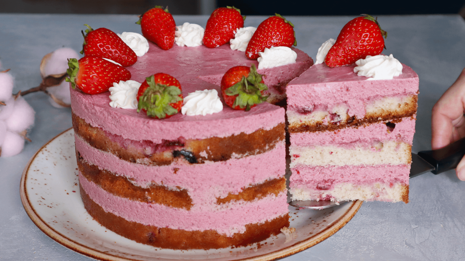 Йогуртовый десерт с ягодами торт