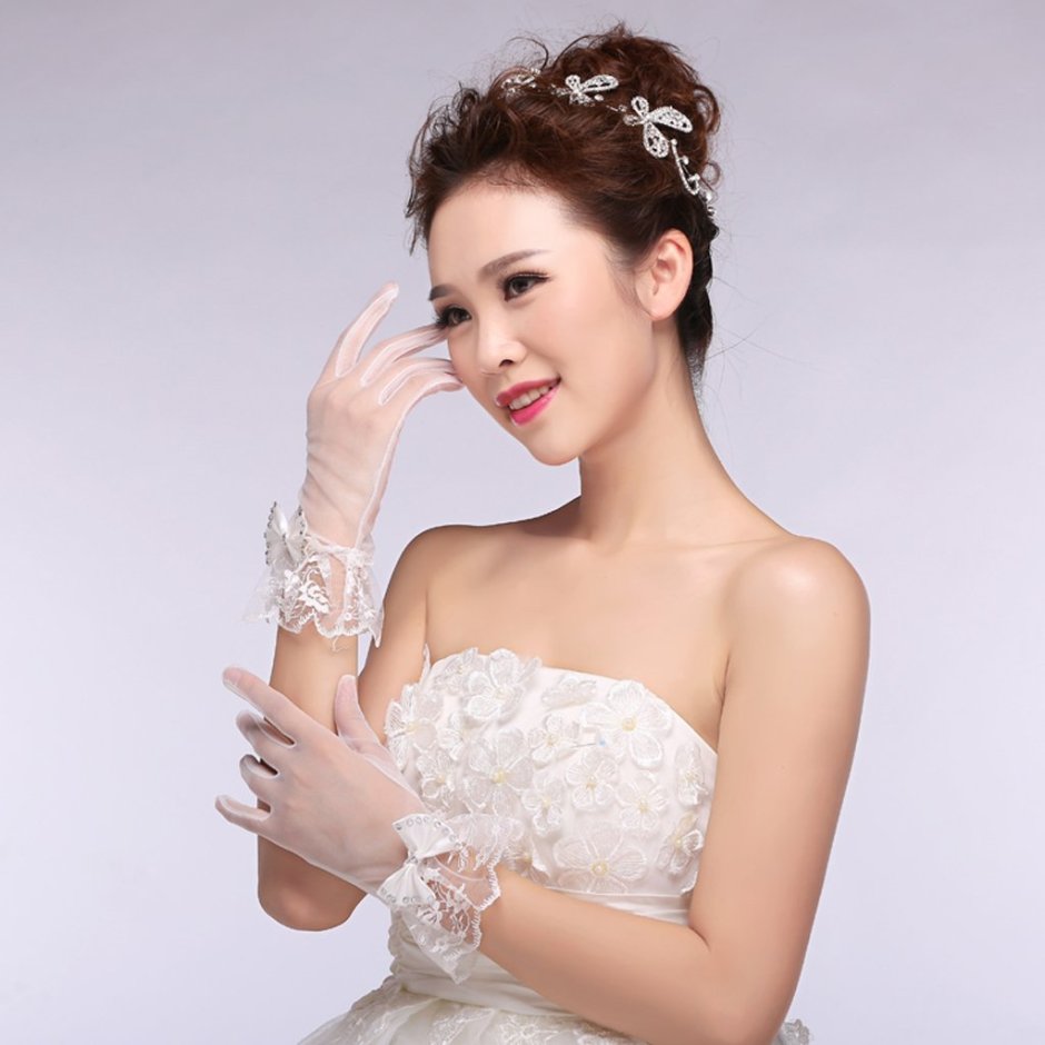 Платье невесты с перчатками
