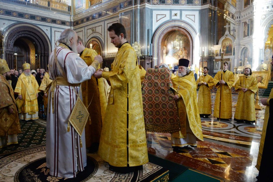 Успенский храм на березовой аллее