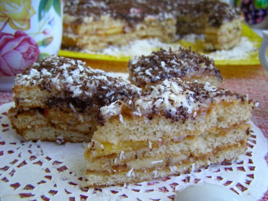 Тортик из бисквитных коржей со сгущенкой